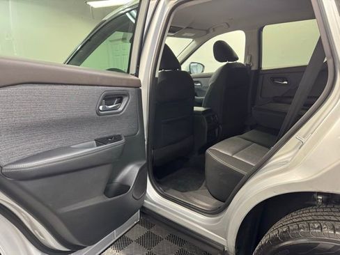 Used 2022 Nissan Rogue SV image 28