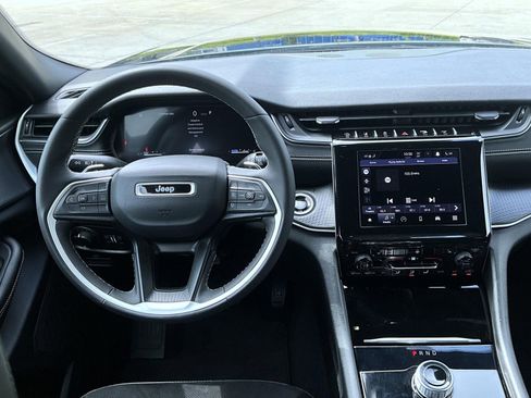 Used 2024 Jeep Grand Cherokee Altitude image 13