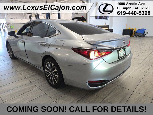 Used 2022 Lexus ES 300h w/ Accessory Package FWD image 3