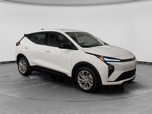 Used 2027 Chevrolet Bolt LT w/ Comfort Package FWD image 4