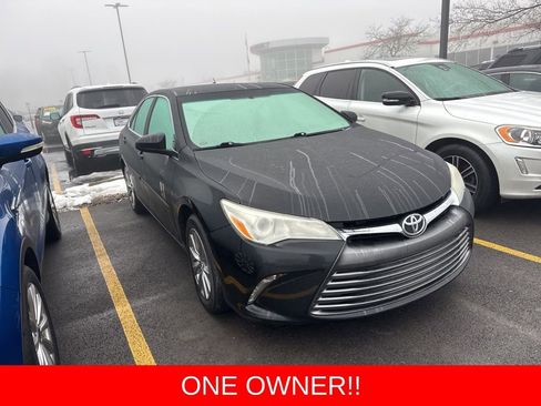 Used 2017 Toyota Camry XLE image 2