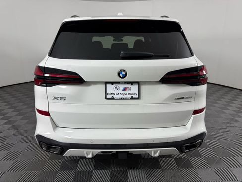 New 2026 BMW X5 xDrive40i w/ M Sport Package AWD/4WD image 4