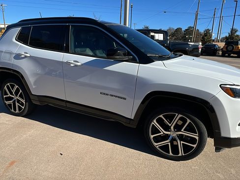 Used 2024 Jeep Compass Limited w/ Elite Group image 7