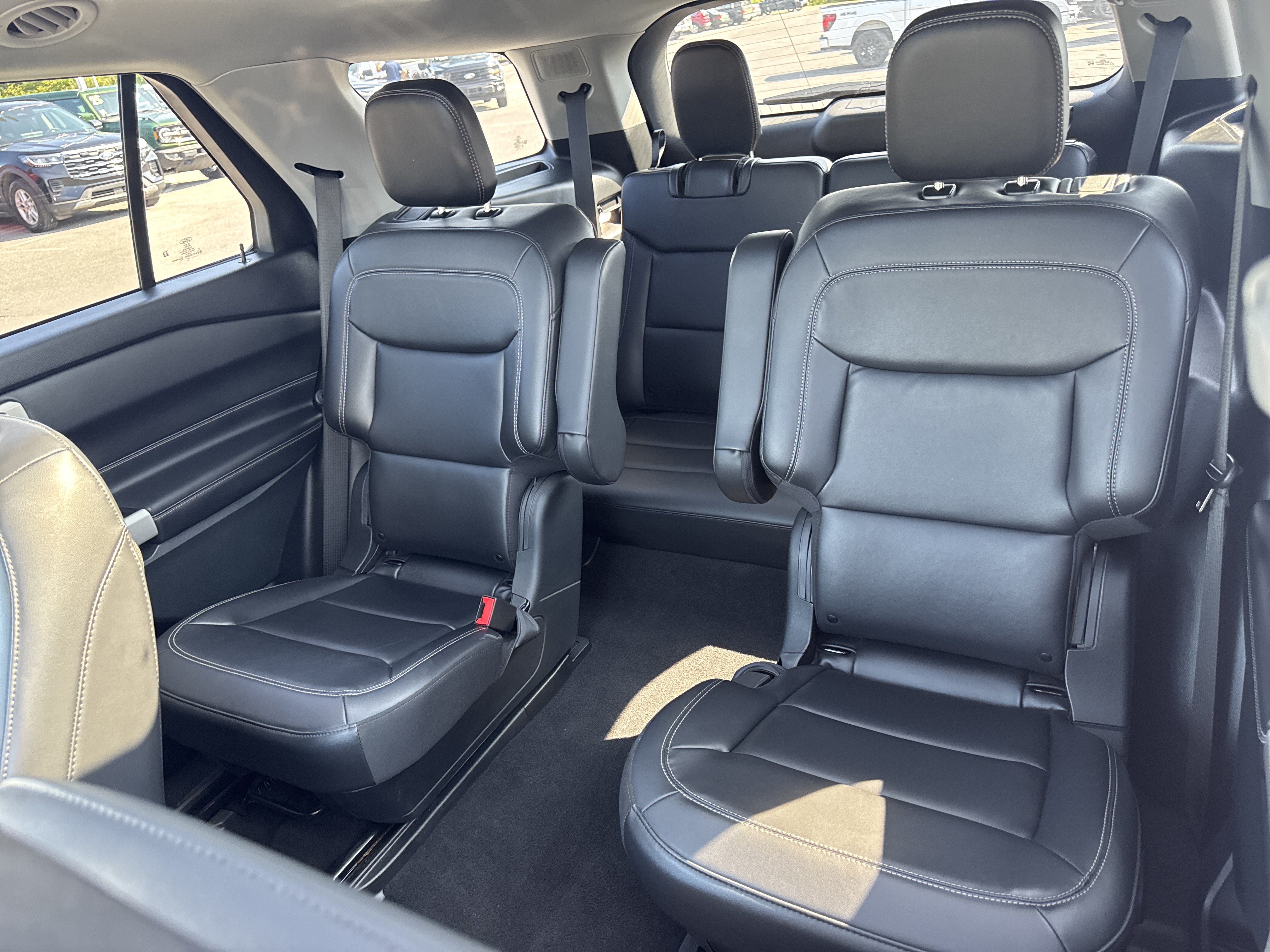 Used 2024 Ford Explorer XLT w/ Equipment Group 202A AWD/4WD image 13