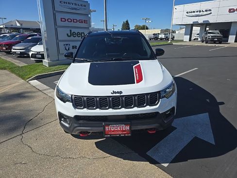 New 2026 Jeep Compass Trailhawk w/ Trailer Tow Group image 23