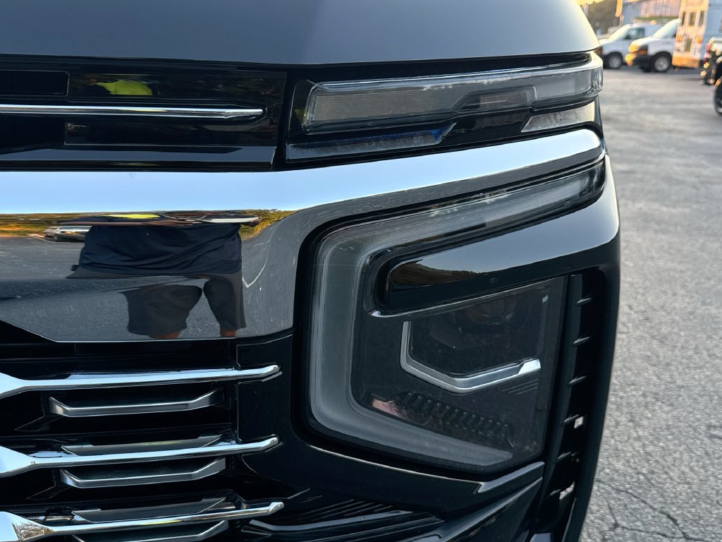 Used 2025 Chevrolet Suburban LS RWD image 10