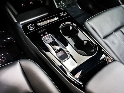 Used 2025 Audi Q6 e-tron Premium w/ Convenience Package image 7