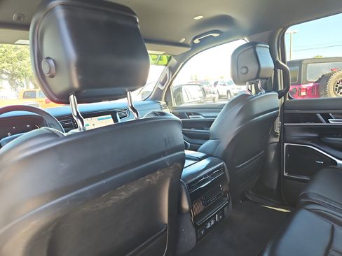 Used 2023 Jeep Wagoneer L Series III image 8