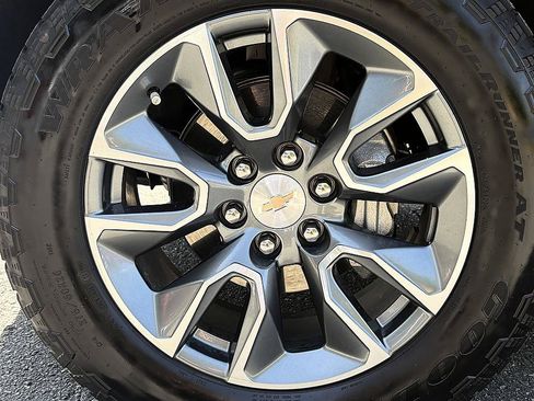 Used 2025 Chevrolet Silverado 1500 LT w/ Z71 Off-Road Package AWD/4WD image 8