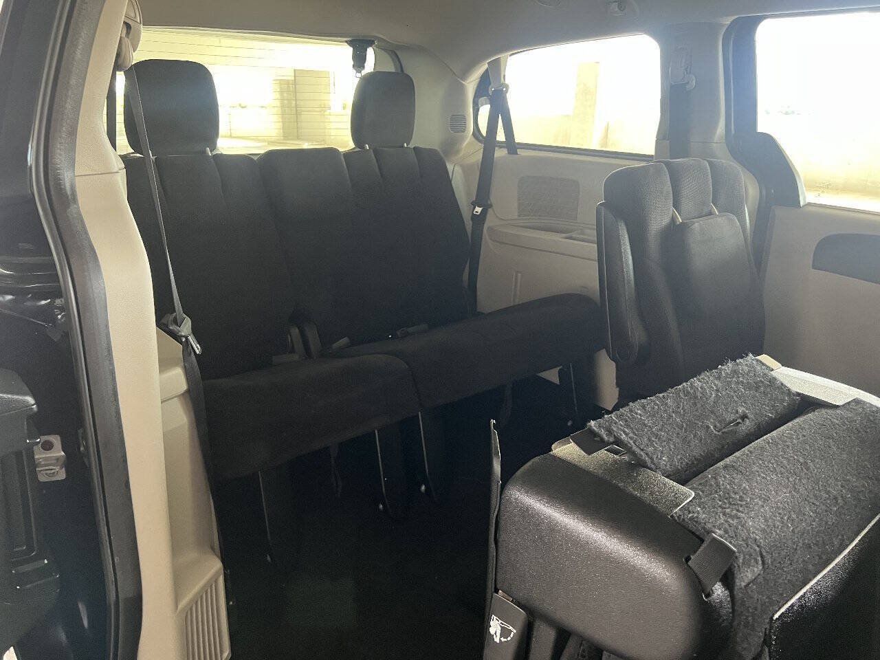 Used 2013 Dodge Grand Caravan SE FWD image 16