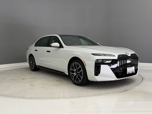 Used 2024 BMW 740i w/ M Sport Professional Package RWD image 7