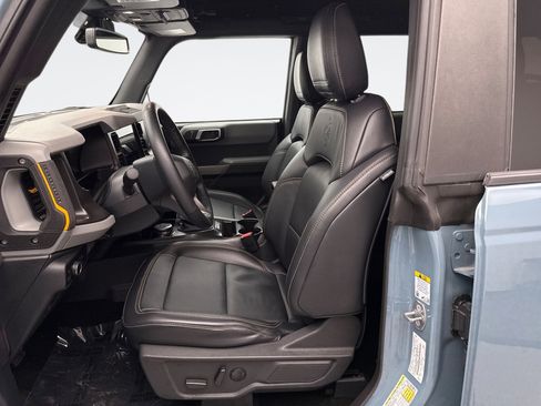 Used 2023 Ford Bronco Badlands image 11