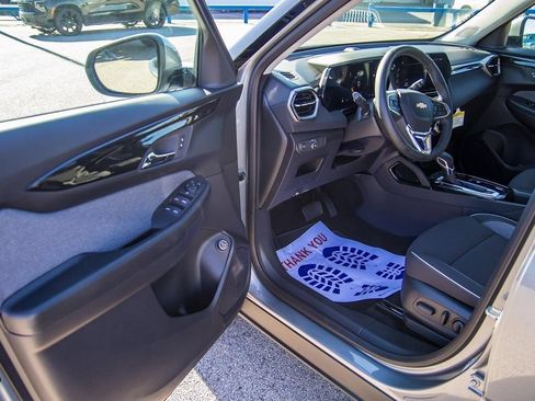 New 2025 Chevrolet TrailBlazer LT w/ Convenience Package FWD image 34
