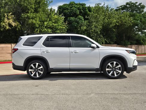 Certified 2023 Honda Pilot Elite image 2