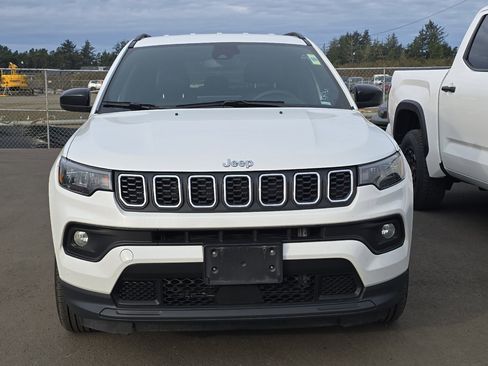 Used 2024 Jeep Compass Latitude image 6