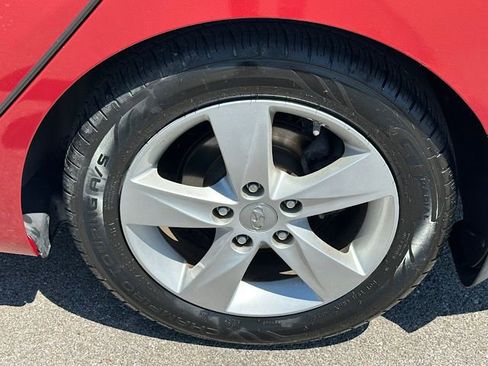 Used 2013 Hyundai Elantra GLS w/ Preferred Pkg FWD image 29