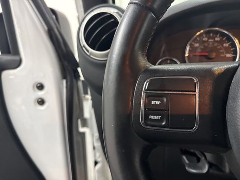 Used 2017 Jeep Wrangler Unlimited Sahara image 37