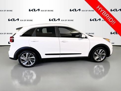 Certified 2017 Kia Niro Touring image 9