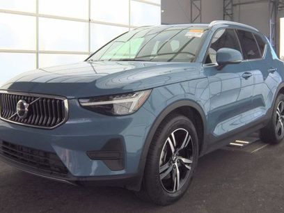 Used 2024 Volvo XC40 B5 Core