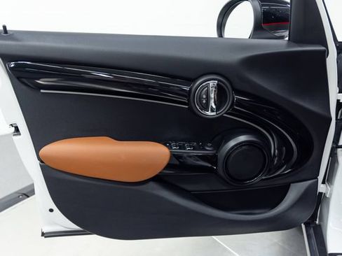 Used 2024 MINI Cooper S w/ Signature Upholstery Package FWD image 11