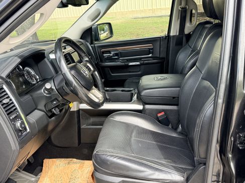 Used 2018 RAM 1500 Laramie RWD image 17