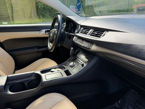 Used 2015 Lexus CT 200h FWD image 22