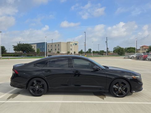 Used 2023 Honda Accord Sport image 2