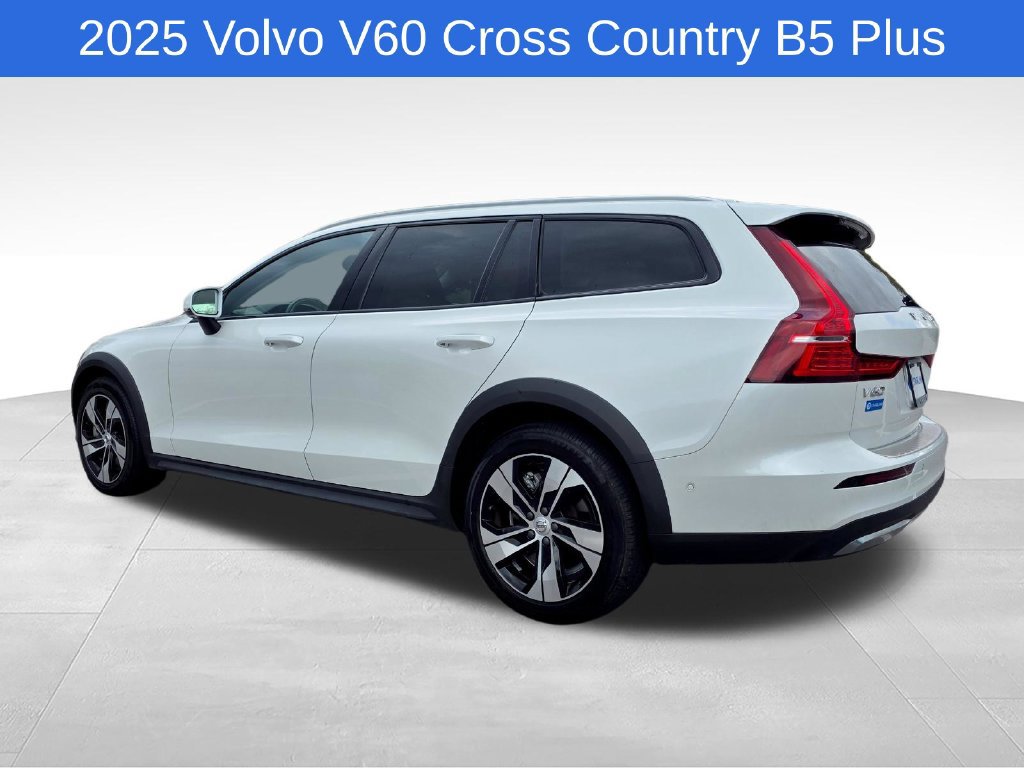 Used 2025 Volvo V60 B5 Cross Country Plus AWD/4WD image 5