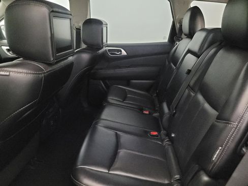 Used 2018 Nissan Pathfinder Platinum AWD/4WD image 18
