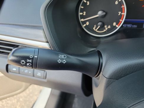 Used 2025 Nissan Altima 2.5 SV FWD image 32