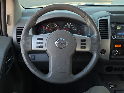 Used 2020 Nissan Frontier SV image 9