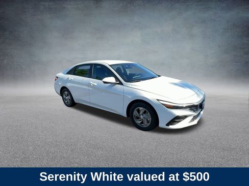 Certified 2025 Hyundai Elantra SE image 2