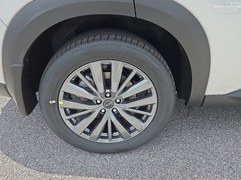Used 2025 Nissan Pathfinder SL w/ SL Premium Package FWD image 7