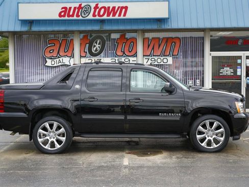 Used 2013 Chevrolet Avalanche LT AWD/4WD image 24