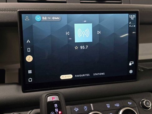 Used 2025 Land Rover Defender 130 S image 30