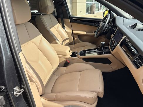 Used 2024 Porsche Macan image 33