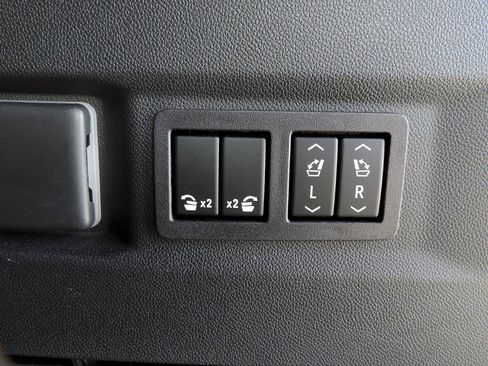 Used 2023 Chevrolet Tahoe High Country image 22