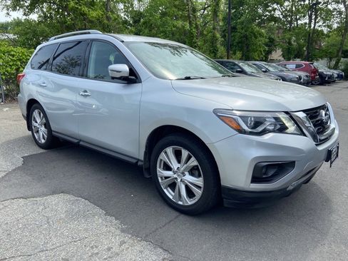Used 2019 Nissan Pathfinder SL w/ SL Premium Package image 1