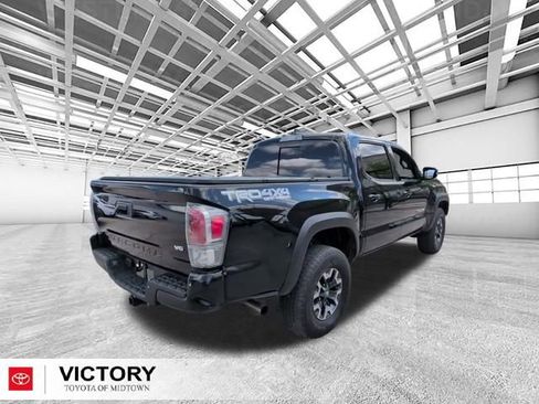 Used 2021 Toyota Tacoma TRD Off-Road w/ TRD Premium Off Road Package AWD/4WD image 3