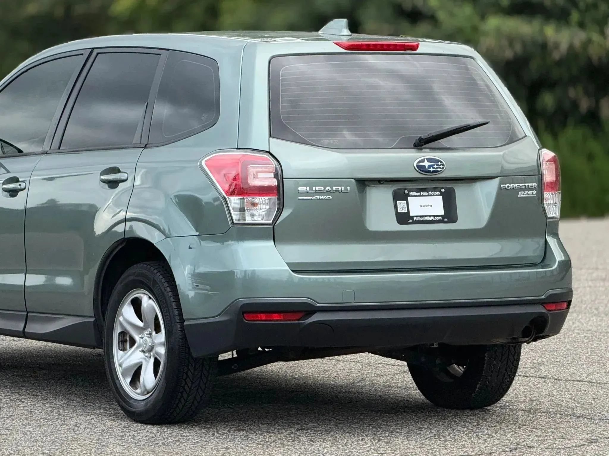 Used 2017 Subaru Forester 2.5i AWD/4WD image 16