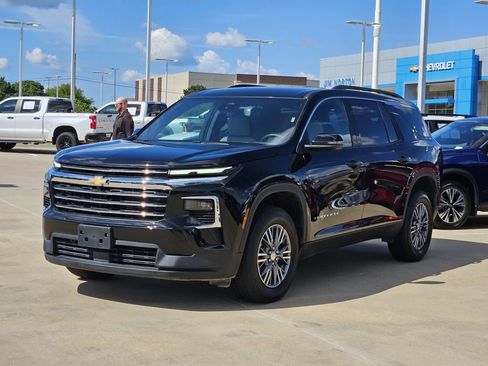 Used 2025 Chevrolet Traverse LT AWD/4WD image 3