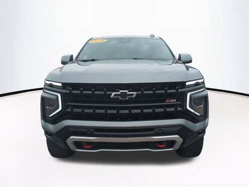 Used 2025 Chevrolet Suburban Z71 image 3