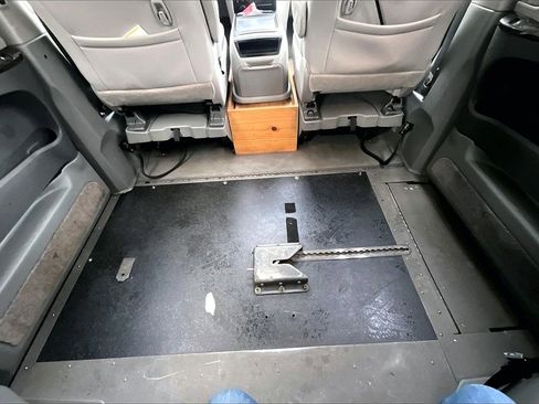 Used 2015 Toyota Sienna XLE MOBILITY VAN image 25