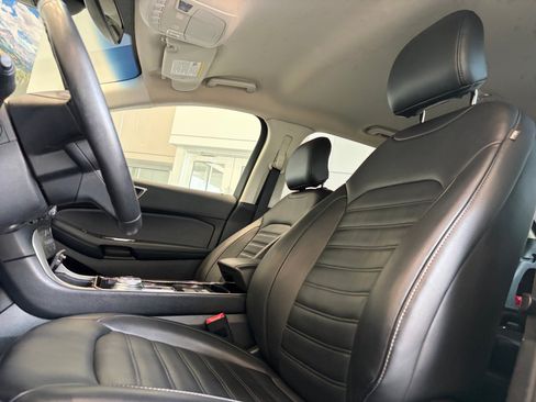 Used 2019 Ford Edge SEL w/ Equipment Group 201A FWD image 12