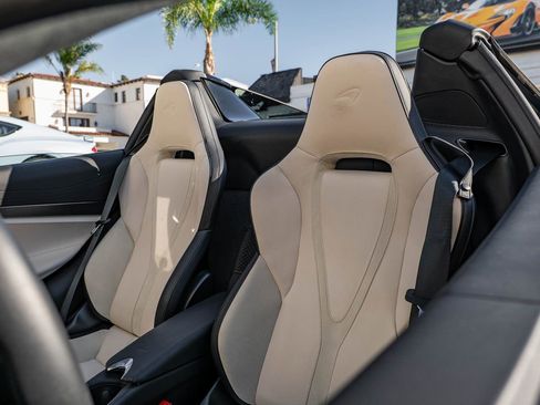 Used 2024 McLaren 750S Spider image 21