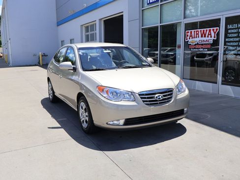 Used 2010 Hyundai Elantra GLS FWD image 2