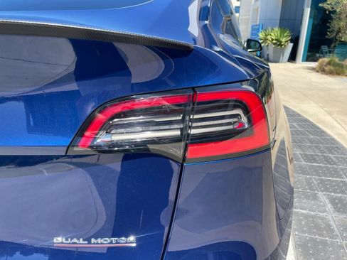 Used 2023 Tesla Model Y Performance AWD/4WD image 34