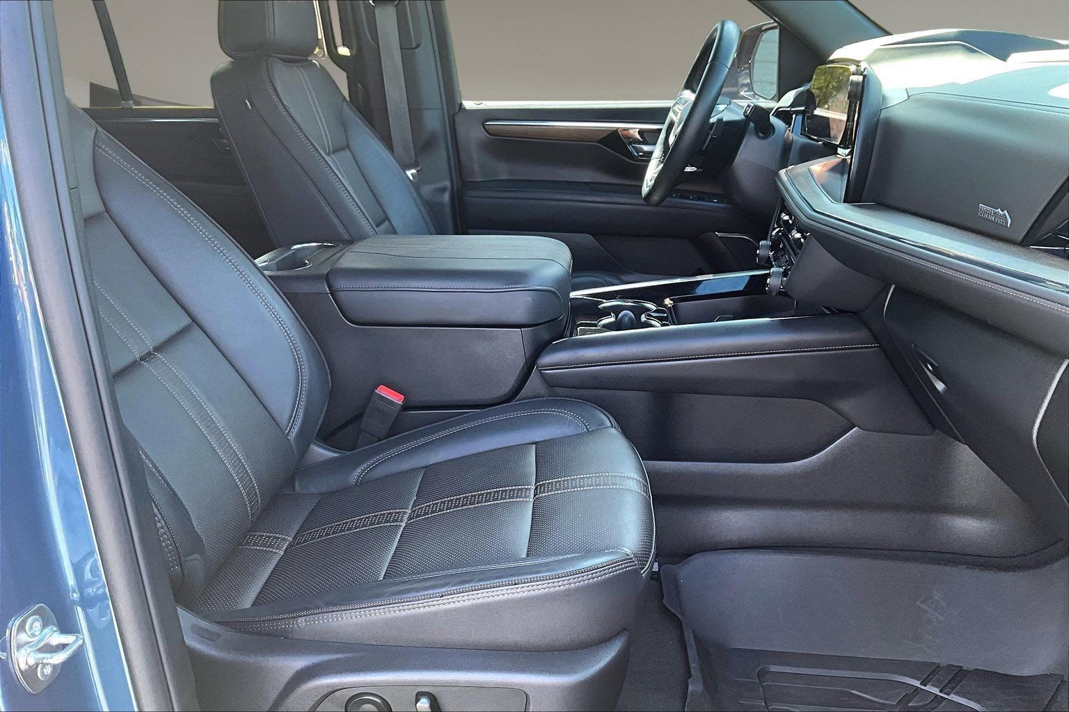 Used 2025 Chevrolet Tahoe High Country RWD image 31