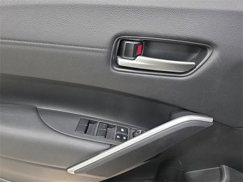 Certified 2024 Toyota Corolla Cross XLE image 25