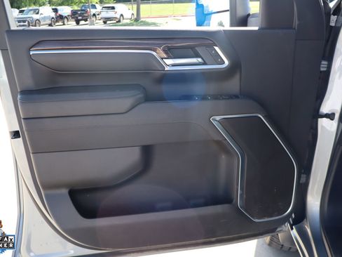 Used 2025 Chevrolet Silverado 3500 LT w/ Safety Package AWD/4WD image 12